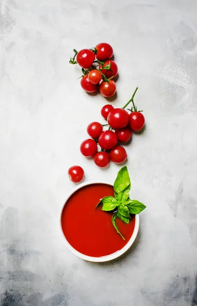 Sopa de tomate frío de verano — Foto de Stock