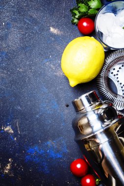 Hazırlık alkollü kokteyl için malzemeler