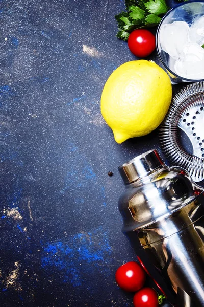 Hazırlık alkollü kokteyl için malzemeler