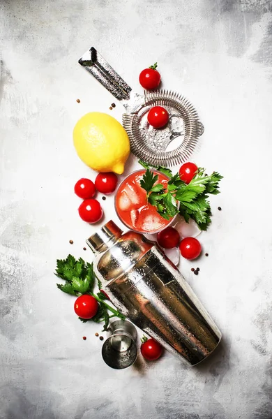 Bloody Mary alkollü kokteyl domates ve limon suyu ile