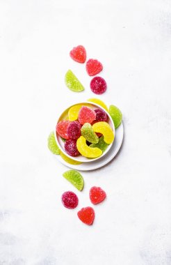 Çok renkli meyve jöle