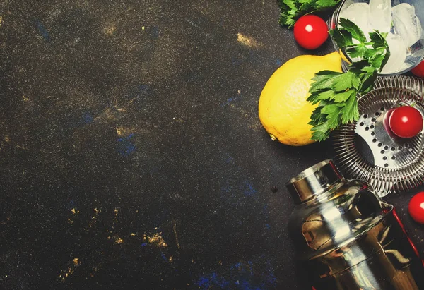 Kokteyl hazırlama bloody mary için malzemeler 