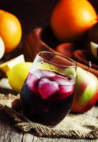 Zimno sangria fron czerwone wino z apple — Zdjęcie stockowe