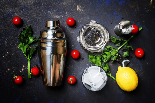 Alkollü kokteyl domates ile hazırlama