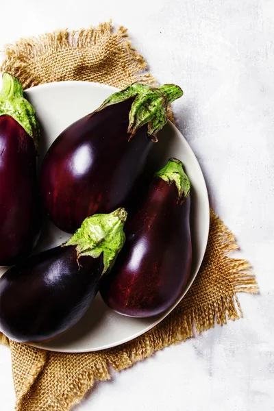 Aubergines pourpres fraîches — Photo