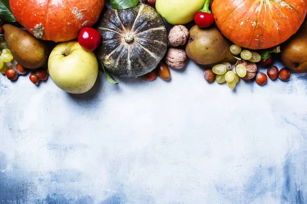 Outono fundo de comida com abóboras — Fotografia de Stock