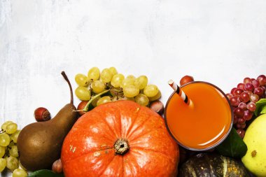 Kabak suyu, sebze, meyve ve fındık sonbaharda hasat 