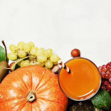 Kabak suyu, sebze, meyve ve fındık sonbaharda hasat 