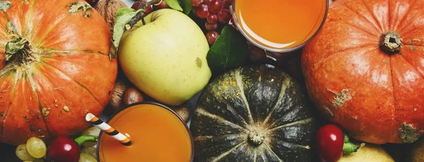 Pumpkin juice, autumn harvest of vegetables — Stock Photo, Image