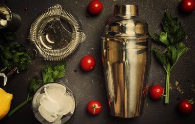 Hazırlık alkollü kokteyl için malzemeler 