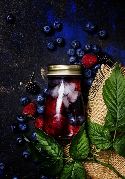 Berry cocktail with blueberries, blackberries, raspberries and ice — Stock Photo, Image