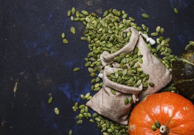 Tuval çanta içinde kabak çekirdeği