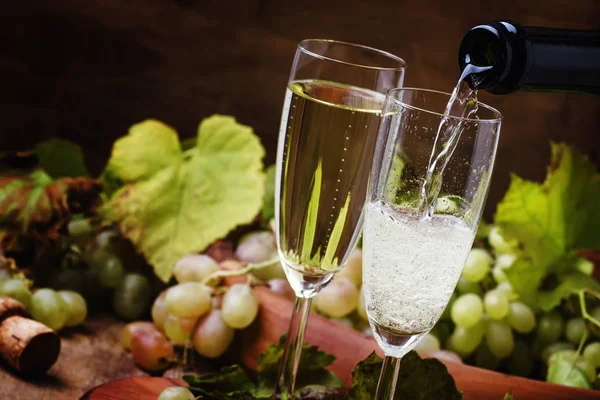 Champagne Verser dans le verre — Photo