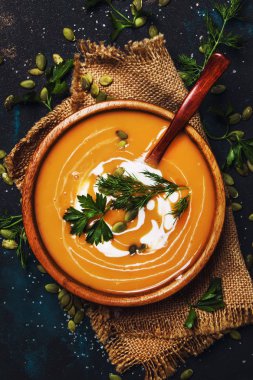 Kremalı balkabağı çorbası. 