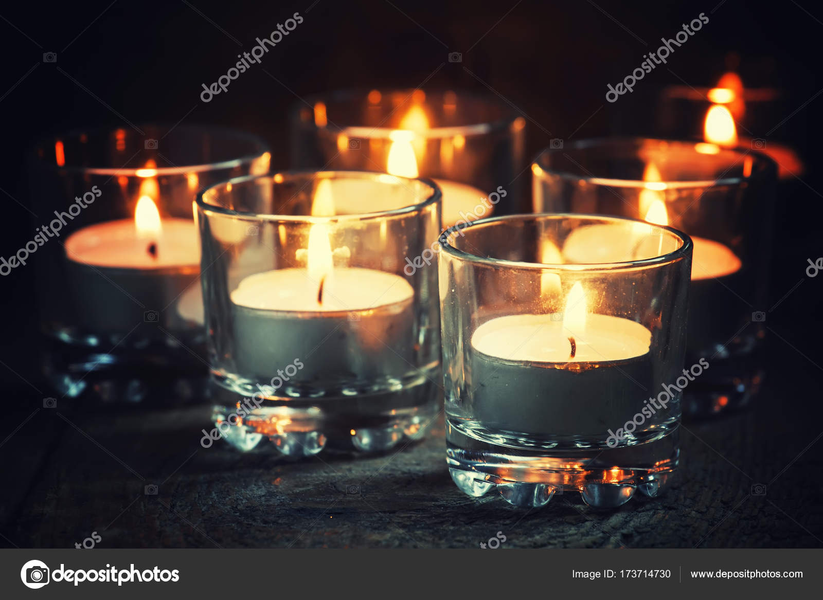 Composición de Navidad o Año Nuevo con Velas Ardientes — Foto de stock  #173714730 © 5PH, image size:1600x1167