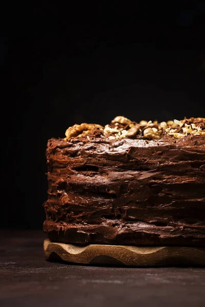Домашній шоколадний торт з горіхами — стокове фото
