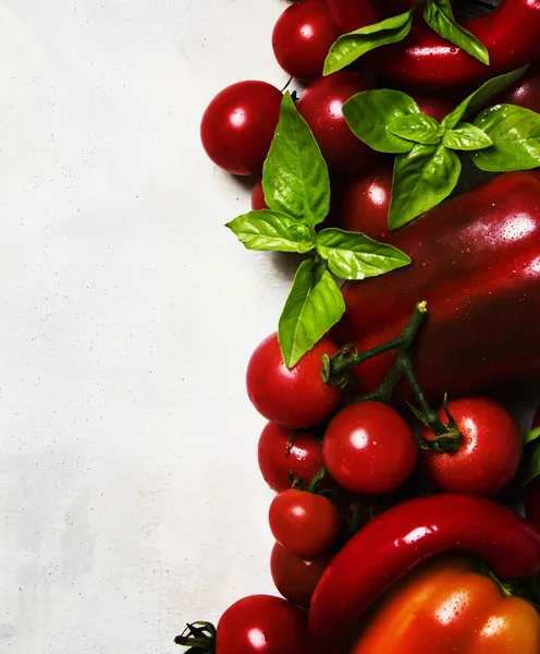 Paprika Tomotoes Basilicum Voedsel Achtergrond Top Uitzicht — Stockfoto