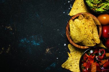 Meksika yemeği, soslar ve aperatifler, üstten görünüm