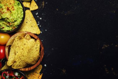 Meksika yemeği, soslar ve aperatifler, üstten görünüm