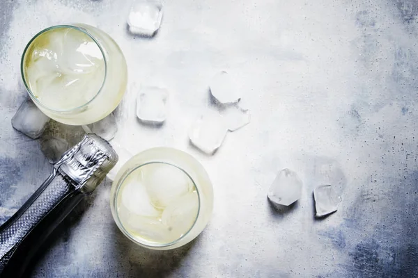 Cocktail Alcoolisé Festif Prosecco Sur Les Rochers Avec Vin Mousseux — Photo