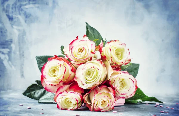 Festive Bouquet Red White Roses Valentines Day Card Selective Focus — Stock Photo, Image