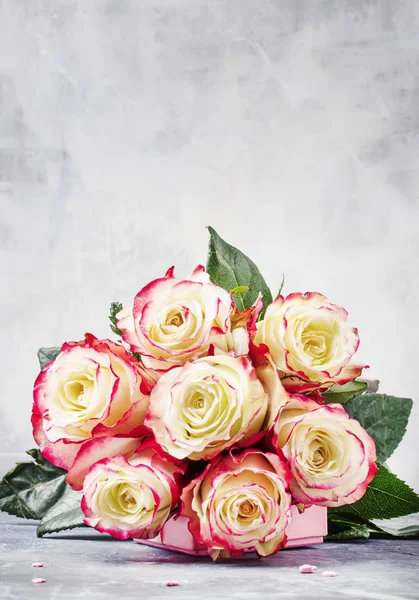 Festive Bouquet Red White Roses Valentines Day Card Selective Focus — Stock Photo, Image