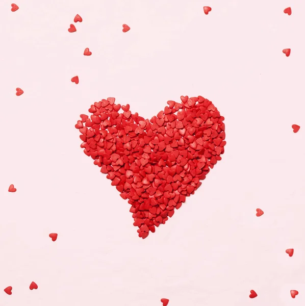 Cuore Rosso Dolci Cuori Zucchero Biglietto San Valentino Sfondo Chiaro — Foto Stock