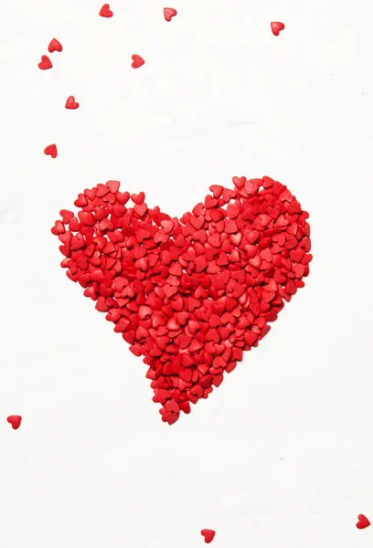Rotes Herz Aus Süßen Zuckerherzen Valentinstag Karte Heller Hintergrund Draufsicht — Stockfoto