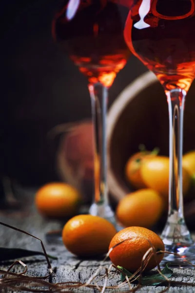 Liquore Tradizionale Greco Kumquat Bicchierini Fondo Vintage Stile Rustico Messa — Foto Stock
