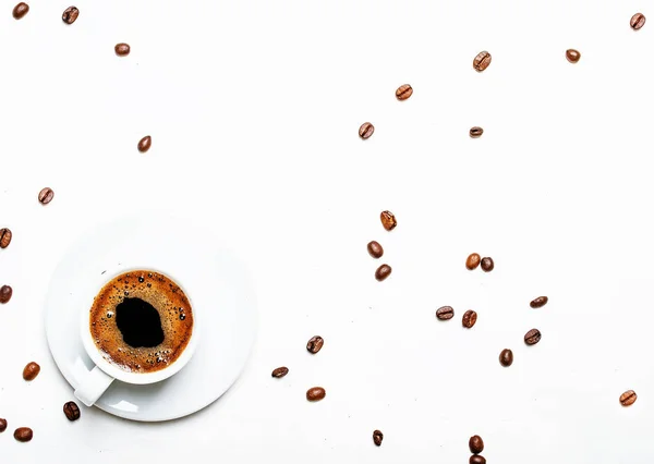 Tazza Bianca Caffè Espresso Nero Con Schiuma Sfondo Bianco Vista — Foto Stock