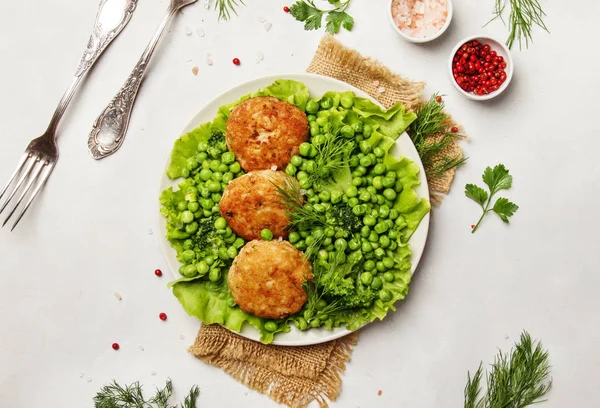 Fish Cutlets Cod Garnish Green Peas Broccoli White Background Top — Stock Photo, Image