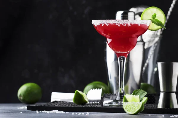 Görögdinnye Margarita Alkoholos Koktél Ezüst Tequila Lime Juice Menta Görögdinnye — Stock Fotó