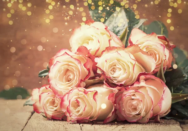 Γιορτινή Ανθοδέσμη Από Κόκκινα Και Ροζ Τριαντάφυλλα Κάρτα Ημέρα Του — Φωτογραφία Αρχείου