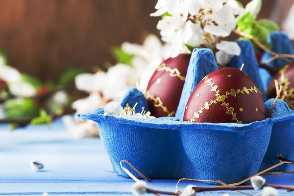 Великодні Яйця Весняні Білі Квіти Великодньому Синьому Фоні Місцем Тексту — стокове фото