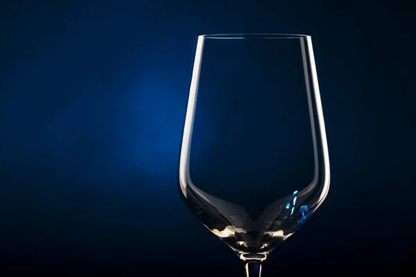 Copa Vino Vacía Para Vino Blanco Rosa Fondo Azul Espacio —  Fotos de Stock