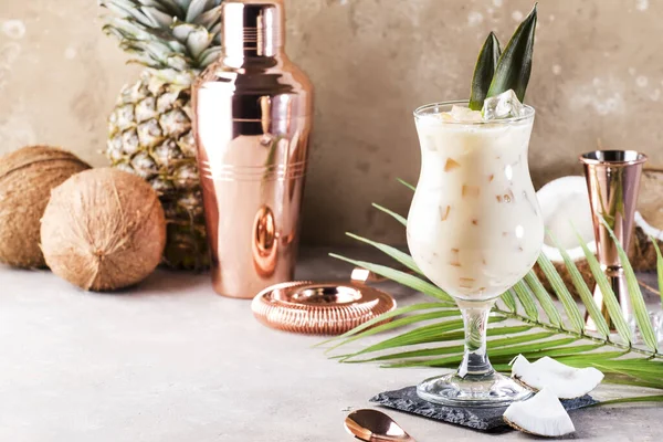 Pina Colada Cocktail Sand Beige Background Tropical Fruits Bar Tools — 스톡 사진