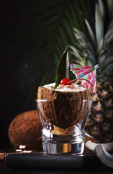 Pina Colada Cocktail Chopped Coconut Tropical Fruits Bar Tools Summer — 스톡 사진