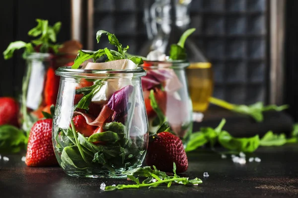 Fresh Salad Arugula Cheese Strawberry Prosciutto Ham Glass Jars Black — Stockfoto