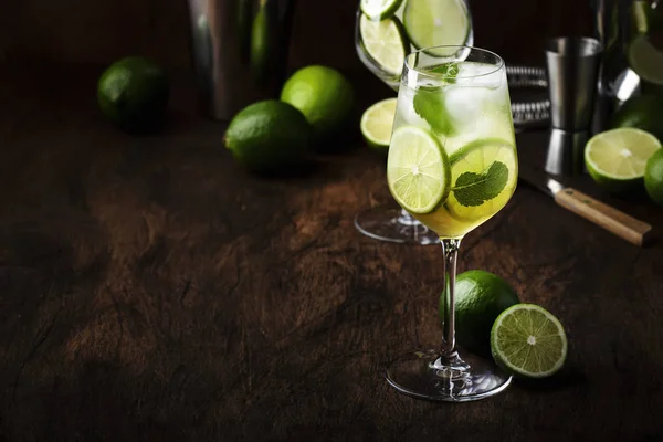 Hugo Cocktail Summer Italian Aperitif Made Prosecco Sparkling Wine Lime — Stock Photo, Image