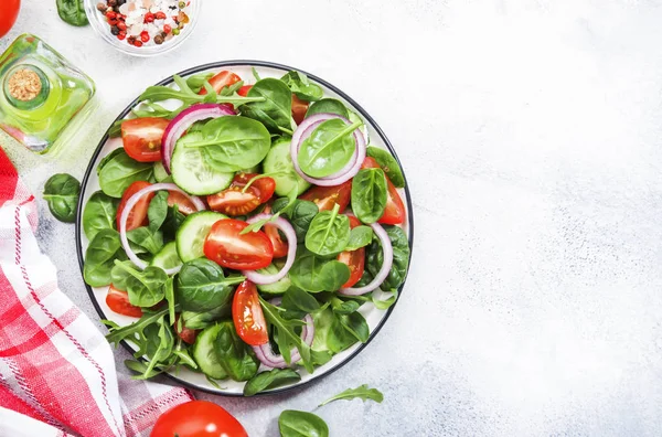 Salade Végétalienne Printemps Aux Épinards Tomates Cerises Salade Maïs Bébés — Photo