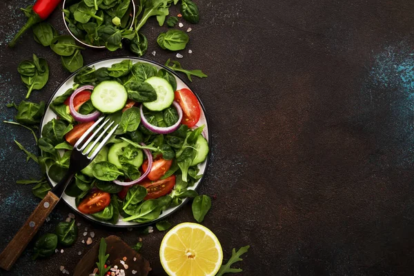 Egészséges Étel Háttér Hozzávalók Saláta Főzéséhez Cseresznye Paradicsom Spenót Arugula — Stock Fotó