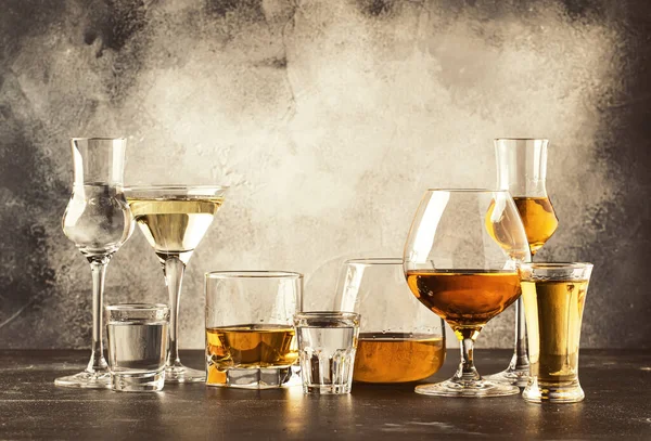 Szett Erős Alkoholos Italok Poharak Választékban Vodka Konyak Tequila Brandy — Stock Fotó