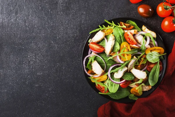 Spring Salad Spinach Grilled Chicken Cherry Tomatoes Arugula Corn Salad — Stock Photo, Image