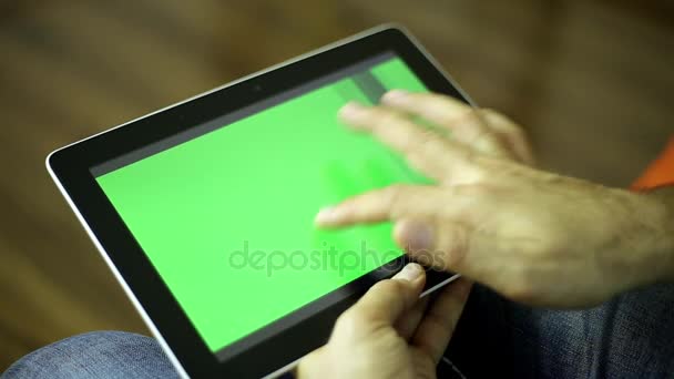 Man with the tablet.  A man holding a tablet computer with a green screen.  Male hand operated tablet computer with a green screen for your content. — Stock Video