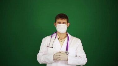 Doktor göstermek üstünde belgili tanımlık perde