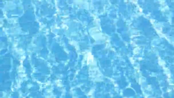 Piscine avec eau bleue. Piscine avec eau claire . — Video