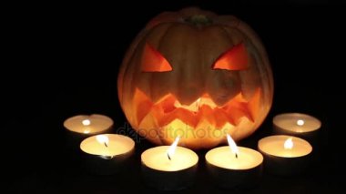 Korkutucu kabak lantern. Kabak Jack, yanan mumlar. Cadılar Bayramı ve tüm azizler günü. 