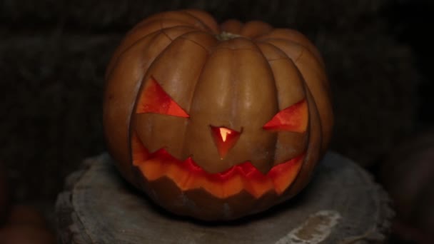 Страшная светящаяся тыква Джек. Хэллоуин и День всех святых . — стоковое видео