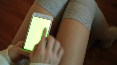 Bir akıllı telefon içeriğiniz için yeşil bir ekran ile.