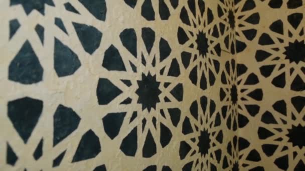 Plâtre décoratif sur le mur.